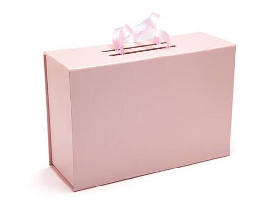 boîte cadeau en papier rigide